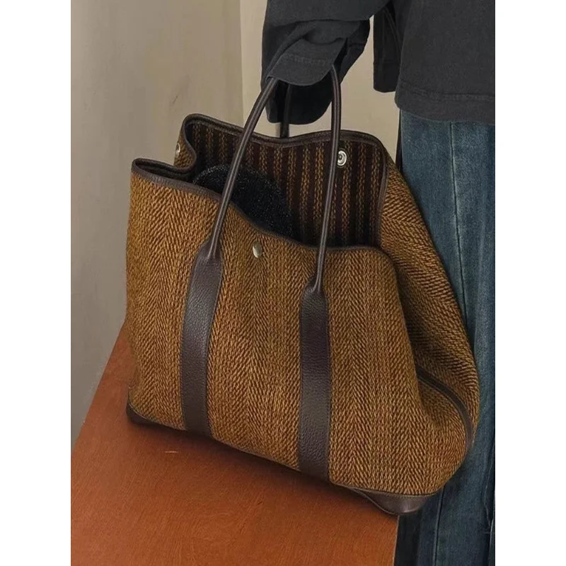 2026 New Vintage Woven Tote Bag for Women, Large Capacity Commuting Shoulder Handbag
2026 New Vintage Woven Tote Bag for Women, Large Capacity Commuting Shoulder Handbag