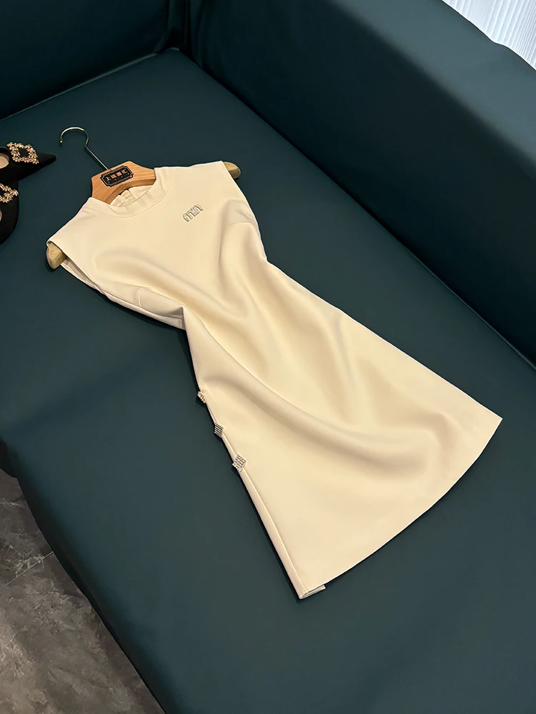 Elegant White Knot Diamond Decorated Vest Dress Goddess Style A-Line Skirt Slimming Midi Dress for Women
Elegant White Knot Diamond Decorated Vest Dress Goddess Style A-Line Skirt Slimming Midi Dress for Women