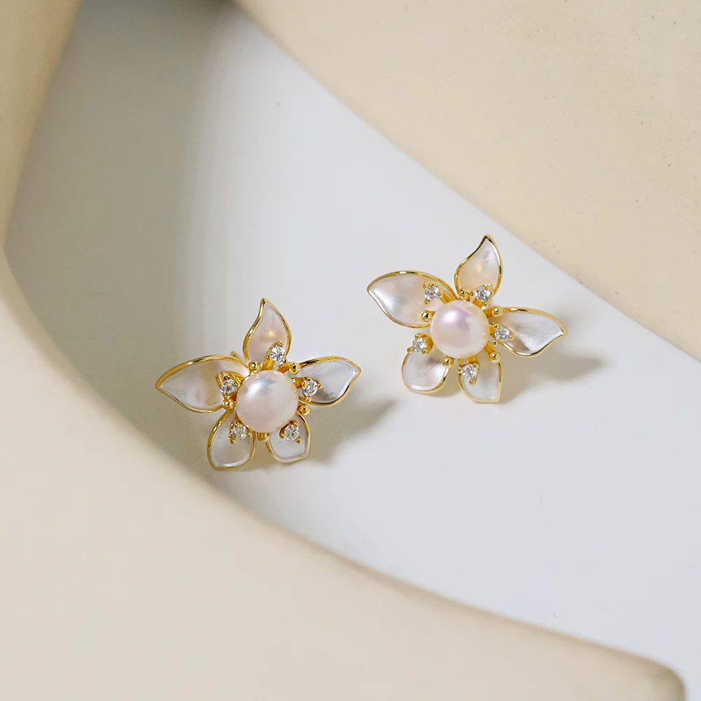 Dainty Pearl Stud Earrings 18K Gold Plated Minimalist Elegant Jewelry for Women Perfect Gift for Girlfriend Mother's Day Wedding
Dainty Pearl Stud Earrings 18K Gold Plated Minimalist Elegant Jewelry for Women Perfect Gift for Girlfriend Mother's Day Wedding