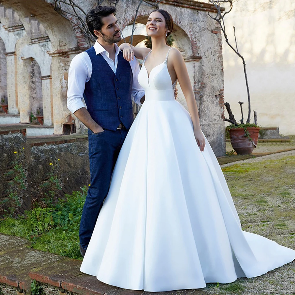 Customized Elegant Wedding Dress Spaghetti Strap Sexy Backless V Neck Sleeveless A-line Bride Gown Solid Color Свадебное платье
Customized Elegant Wedding Dress Spaghetti Strap Sexy Backless V Neck Sleeveless A-line Bride Gown Solid Color Свадебное платье