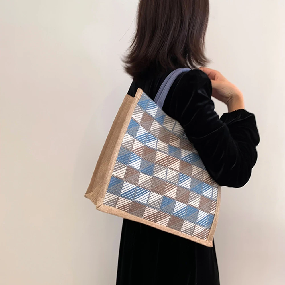 Vintage Plaid Pattern Burlap Tote Bag Women Linen Tote Shopper Purses Summer Beach Handbags Portable Eco Top Handle Shopping Bag
Vintage Plaid Pattern Burlap Tote Bag Women Linen Tote Shopper Purses Summer Beach Handbags Portable Eco Top Handle Shopping Bag