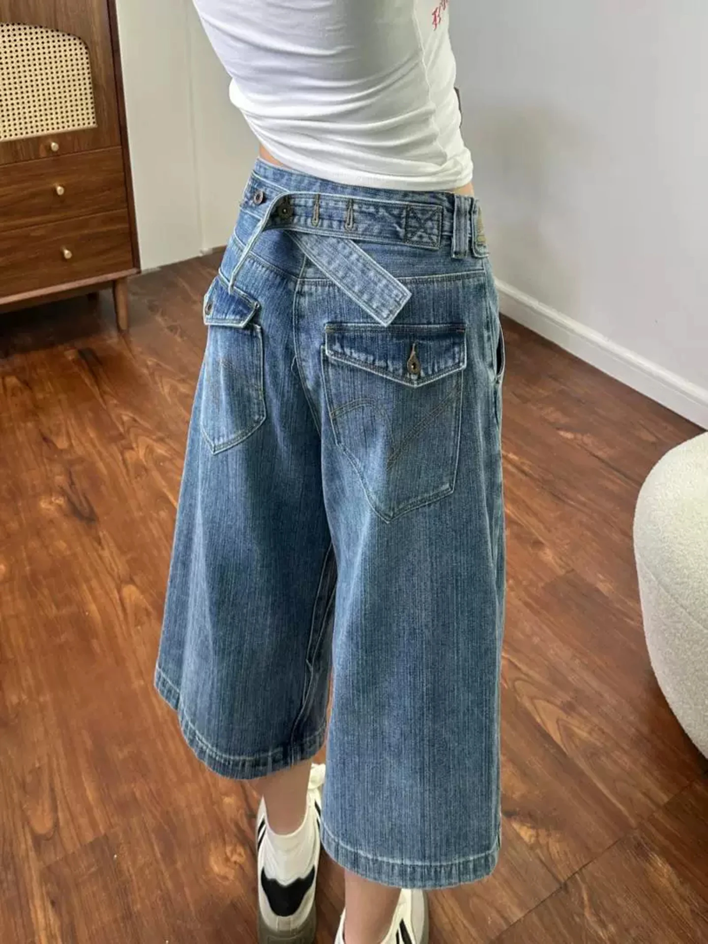 Paris Buckle Bamboo Design Denim Shorts Men Women Summer Unique Style Seven-Eight Length Jeans CleanFit Pants
Paris Buckle Bamboo Design Denim Shorts Men Women Summer Unique Style Seven-Eight Length Jeans CleanFit Pants