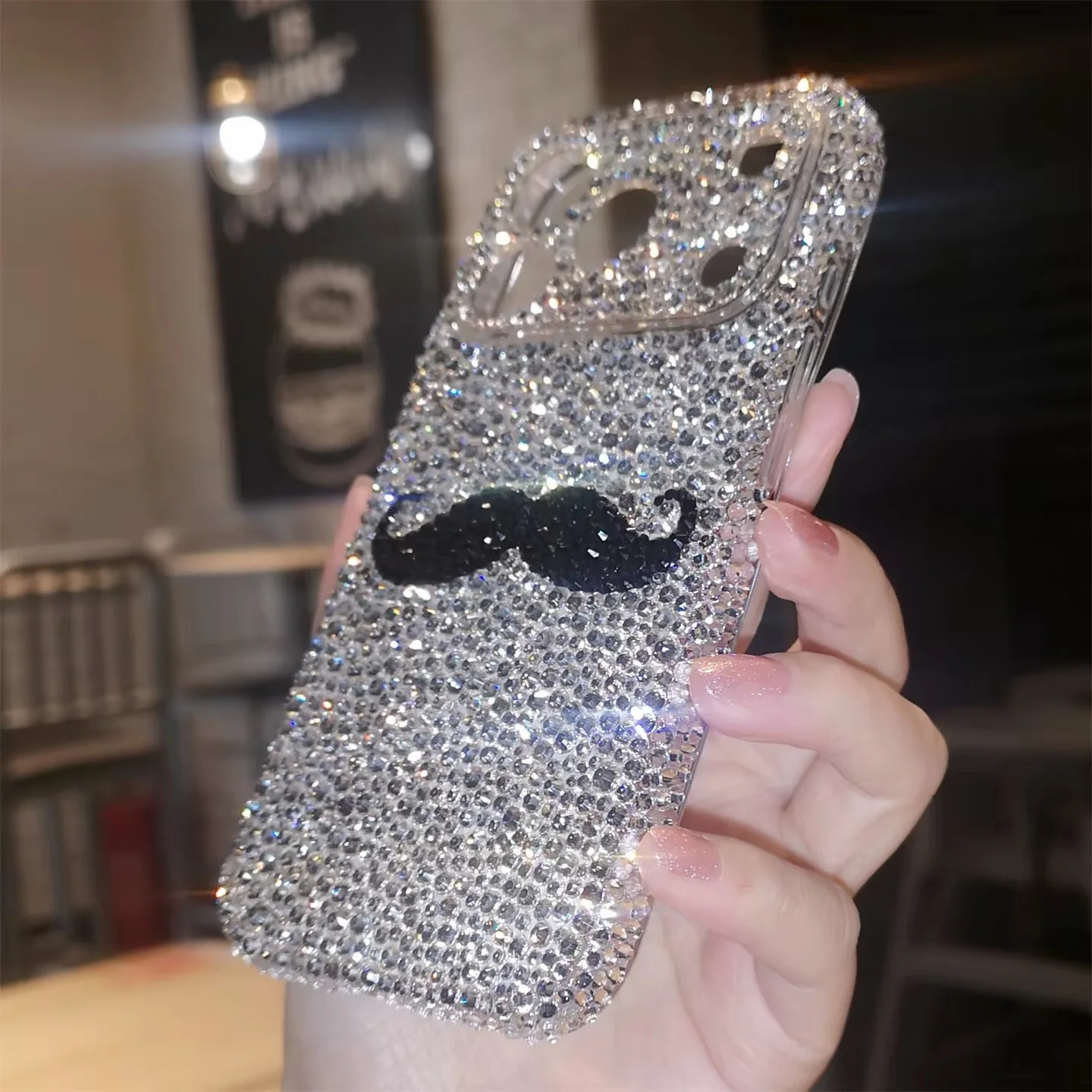 Suitable for iPhone, high-end rhinestone personalized mustache phone case protection cover
Suitable for iPhone, high-end rhinestone personalized mustache phone case protection cover