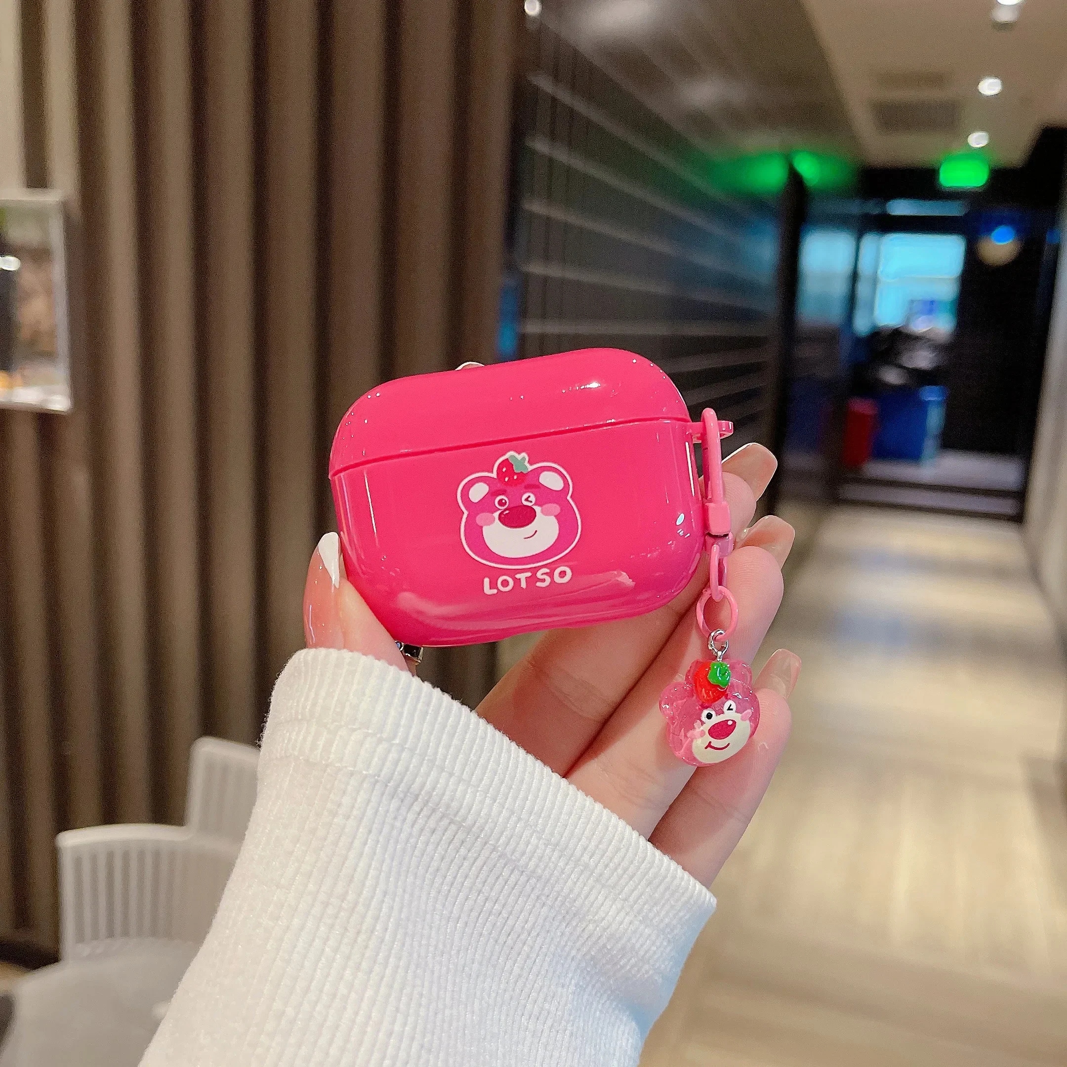 Strawberry Bear cute headphone case suitable for AirPods 1 2 3 4 Pro and Pro2 easy to carry
Strawberry Bear cute headphone case suitable for AirPods 1 2 3 4 Pro and Pro2 easy to carry