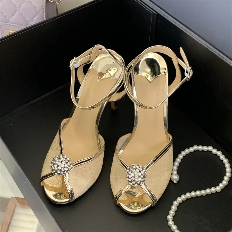 2026 New French Romantic Lace High Heels 2026 Summer New Arrival Open-Toe Diamond Pearl Straps Fashion Sandals
2026 New French Romantic Lace High Heels 2026 Summer New Arrival Open-Toe Diamond Pearl Straps Fashion Sandals