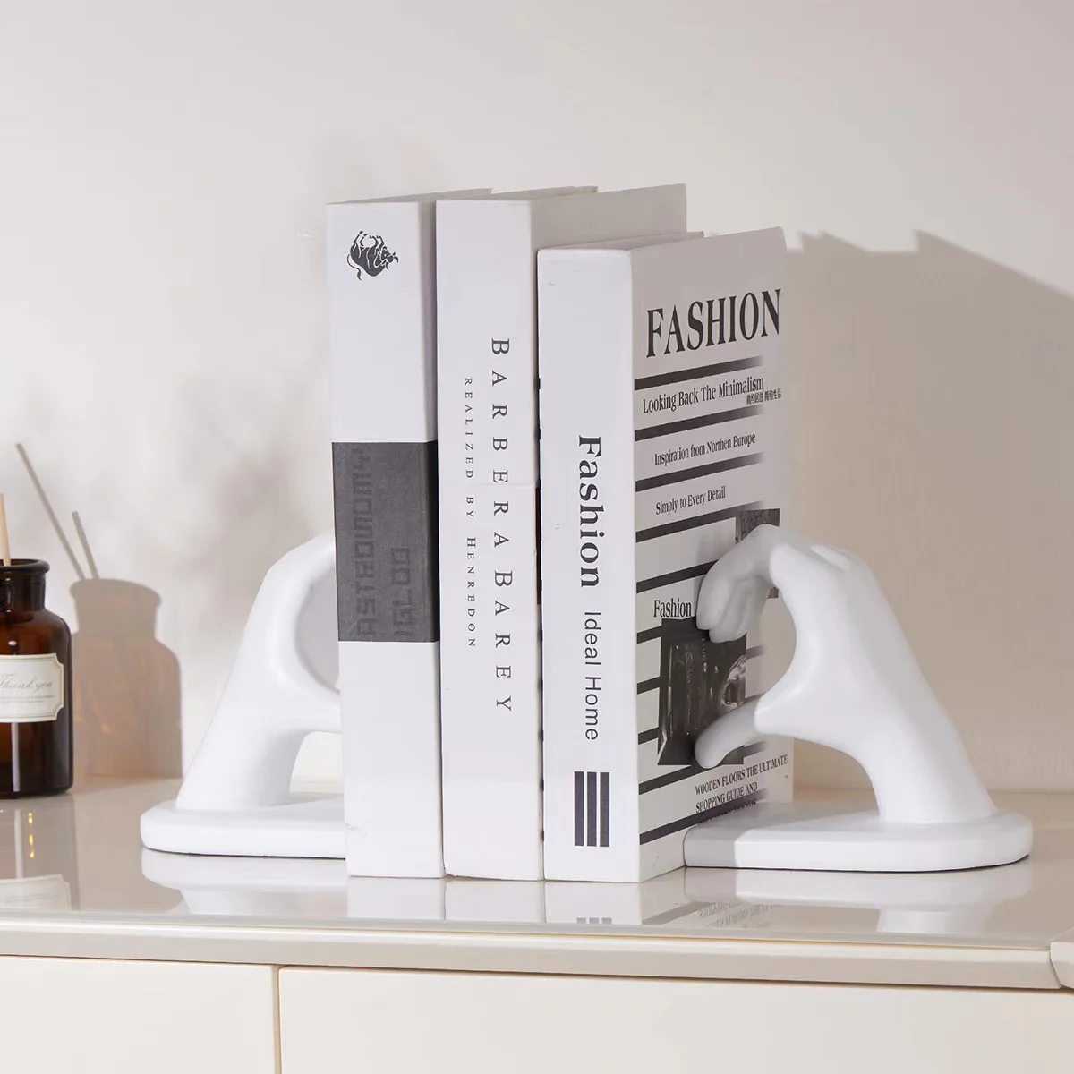 Golden Gold Heart Hands Bookends Sculpture Cute Decorative For Shelves Bedroom Living Room Aesthetic Book Shelf Decor Gift
Golden Gold Heart Hands Bookends Sculpture Cute Decorative For Shelves Bedroom Living Room Aesthetic Book Shelf Decor Gift