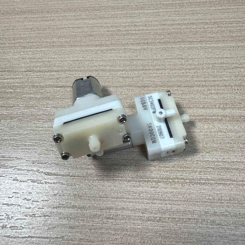 1 шт. DC 5 В SKOOCOM SC3402PW крошечный 031 мотор водяной насос мембранный всасывающий воздушный насос отрицательного давления для подметальной машины робот-машины
1 шт. DC 5 В SKOOCOM SC3402PW крошечный 031 мотор водяной насос мембранный всасывающий воздушный насос отрицательного давления для подметальной машины робот-машины