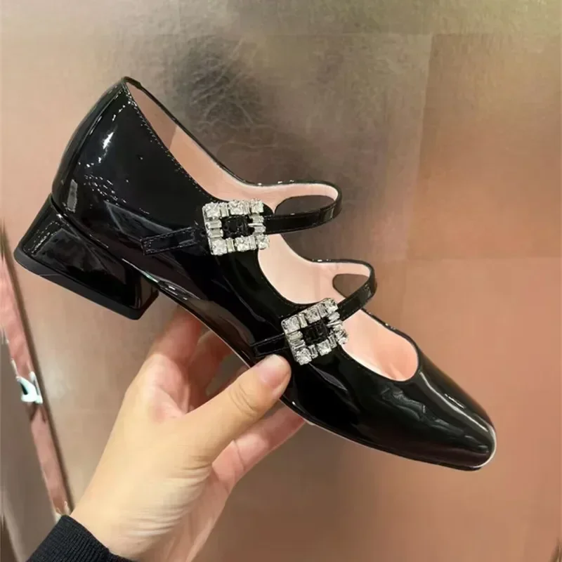 Spring New French Patent Leather High Heels 2025 Square Head Thick Heel Rhinodrill Low Heel Shoes
Spring New French Patent Leather High Heels 2025 Square Head Thick Heel Rhinodrill Low Heel Shoes