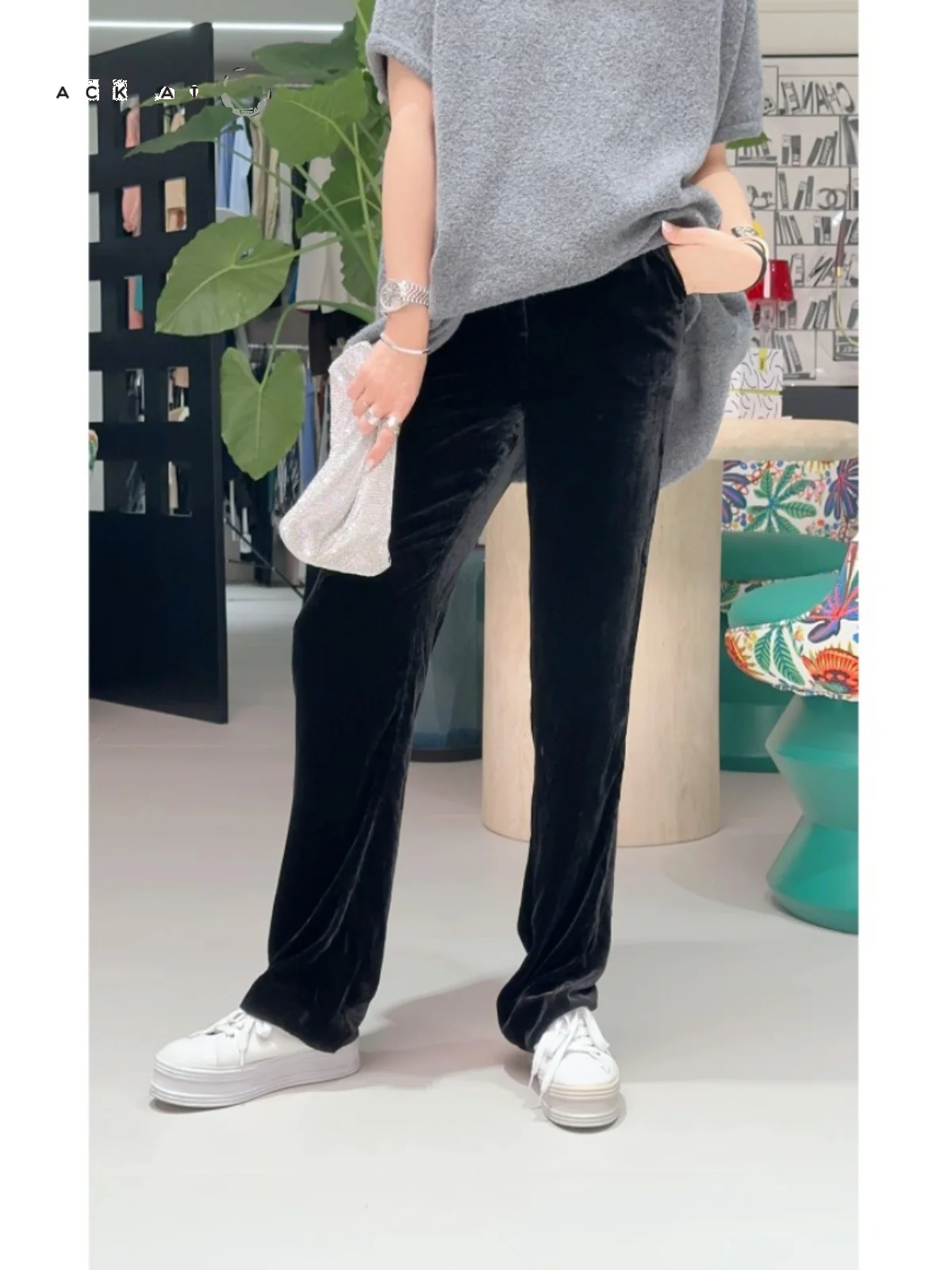 Женские повседневные брюки Tang Jialing Sister "Lazy Wed" из бархата, свободного кроя, с эффектом стройности, прямые, с высокой талией, широкие штанины
Женские повседневные брюки Tang Jialing Sister "Lazy Wed" из бархата, свободного кроя, с эффектом стройности, прямые, с высокой талией, широкие штанины