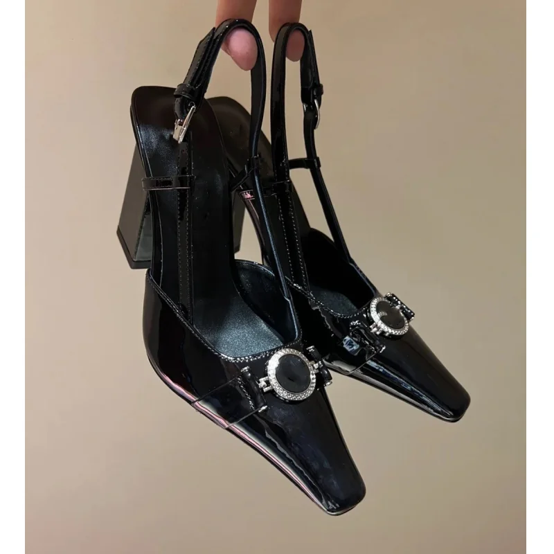 Baotou/Square Thick High Heel Sexy Solid Color Fashion Sandals 2024 New Simple Black Pointed Sandals Buckle Metal Decoration
Baotou/Square Thick High Heel Sexy Solid Color Fashion Sandals 2024 New Simple Black Pointed Sandals Buckle Metal Decoration