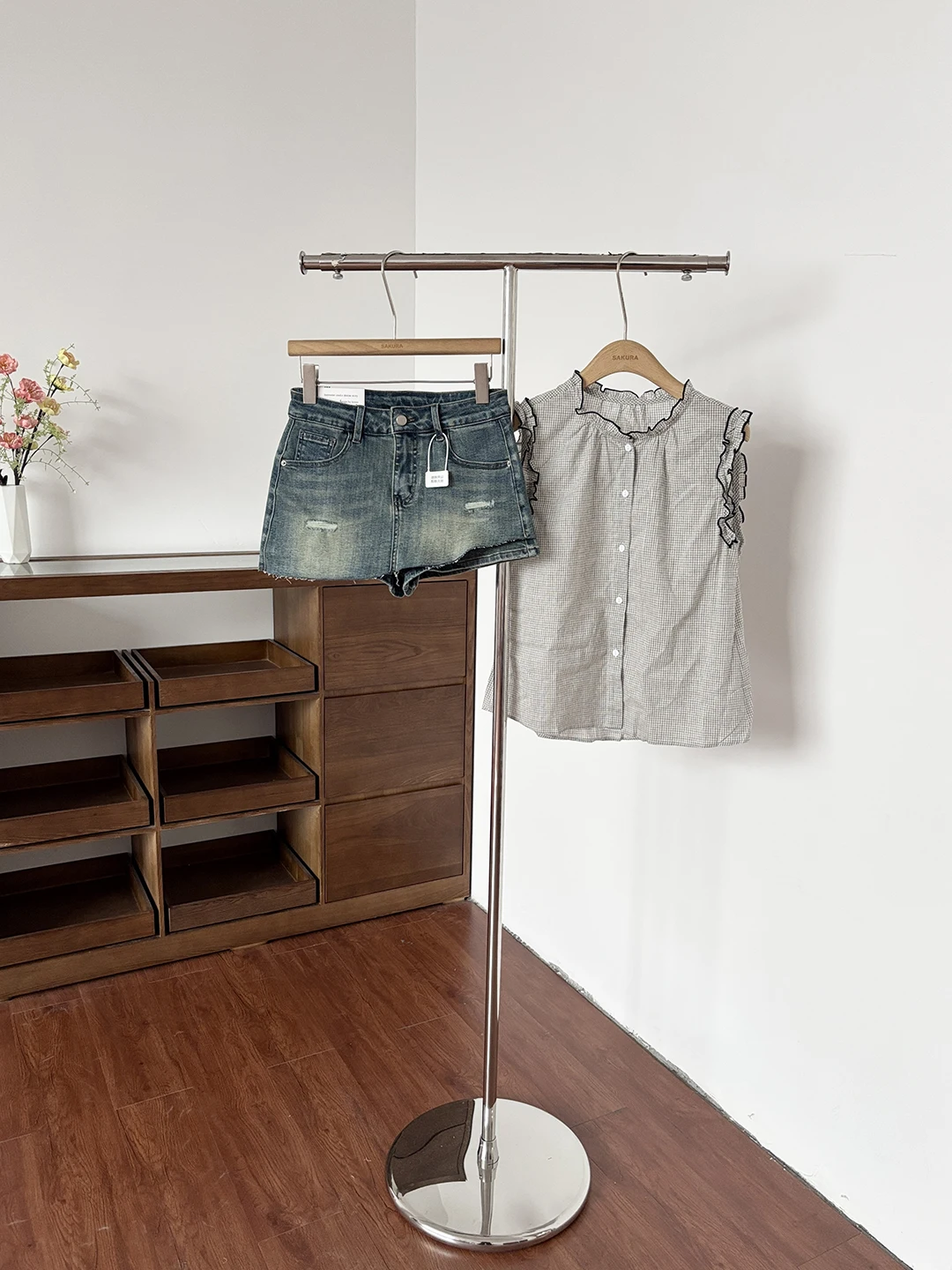 Korean Style Low Waist Denim Short Skirt Pants Women Summer Slimming Irregular Wide Leg Hot Pants Fashionable Spicy Girl
Korean Style Low Waist Denim Short Skirt Pants Women Summer Slimming Irregular Wide Leg Hot Pants Fashionable Spicy Girl