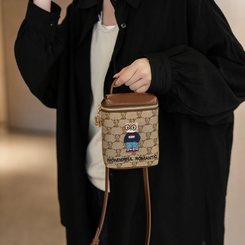 Beibaobao 2025 Summer New Single Shoulder Crossbody Bag Fashion Handbag Cartoon Women's Mini Phone Bag bags for woman
Beibaobao 2025 Summer New Single Shoulder Crossbody Bag Fashion Handbag Cartoon Women's Mini Phone Bag bags for woman
