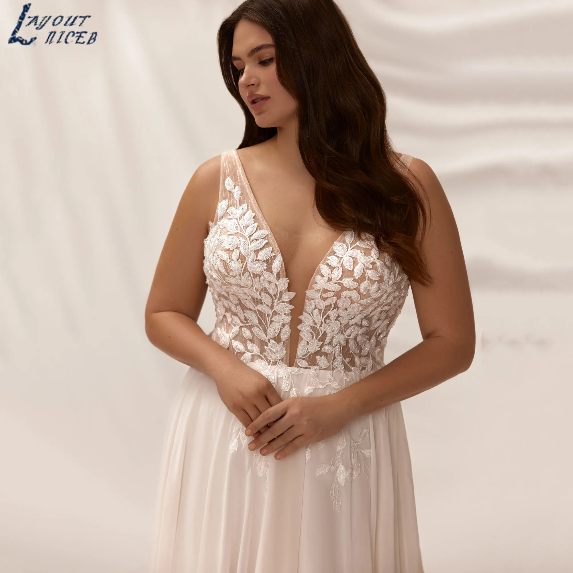 LAYOUT NICEB Plus Size V-Neck Wedding Dress A-Line Sleeveless Tulle Illsion Bride Gown Backless Lace vestido de novia Customized
LAYOUT NICEB Plus Size V-Neck Wedding Dress A-Line Sleeveless Tulle Illsion Bride Gown Backless Lace vestido de novia Customized