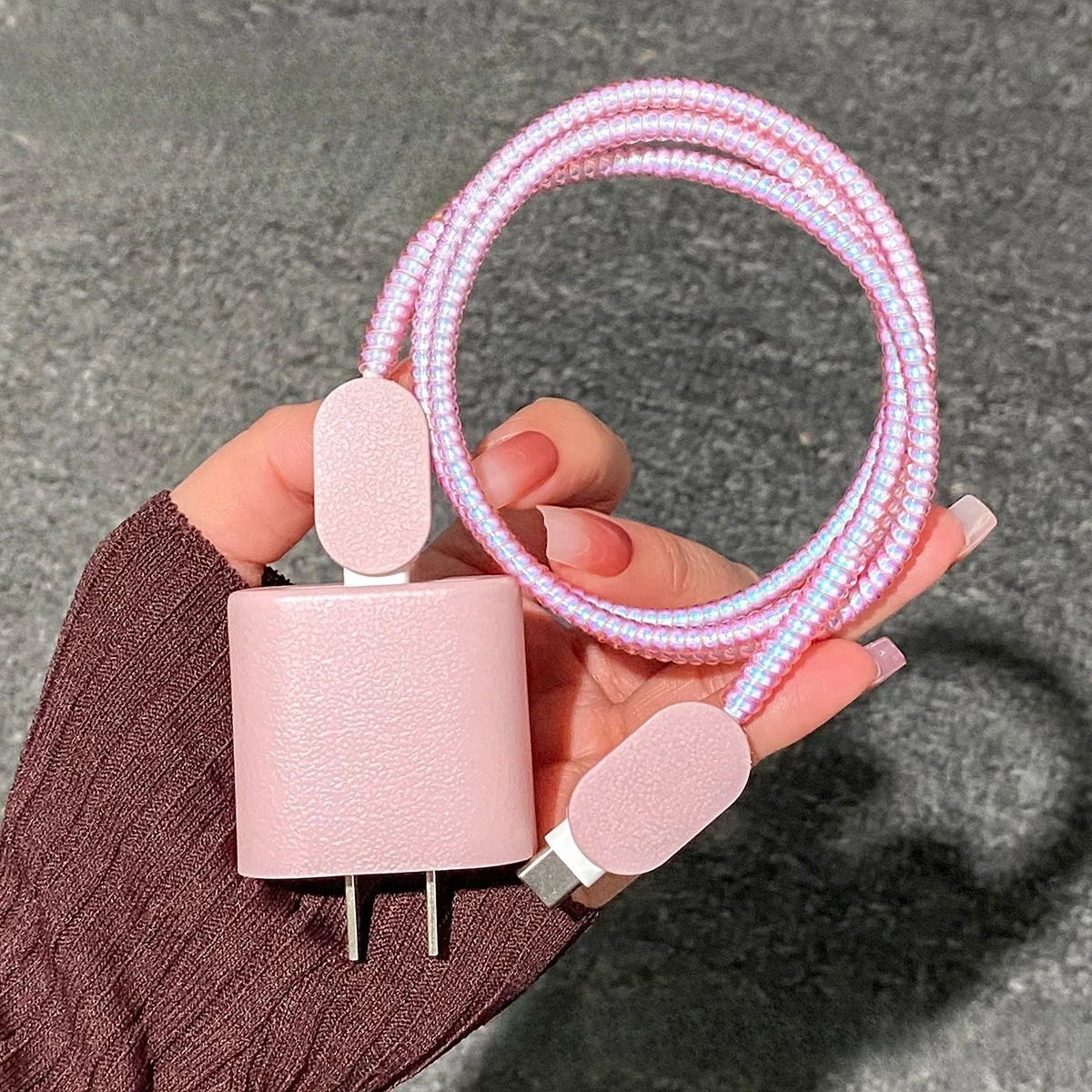 Роскошный розовый чехол-органайзер с текстурой личи для USB-кабеля и зарядного устройства iPhone 18W/20W, мультяшный дизайн
Роскошный розовый чехол-органайзер с текстурой личи для USB-кабеля и зарядного устройства iPhone 18W/20W, мультяшный дизайн