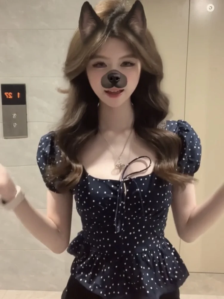 Женская блузка с пышными рукавами и рюшами в горошек, утягивающий тонкий летний топ с короткими рукавами
Женская блузка с пышными рукавами и рюшами в горошек, утягивающий тонкий летний топ с короткими рукавами