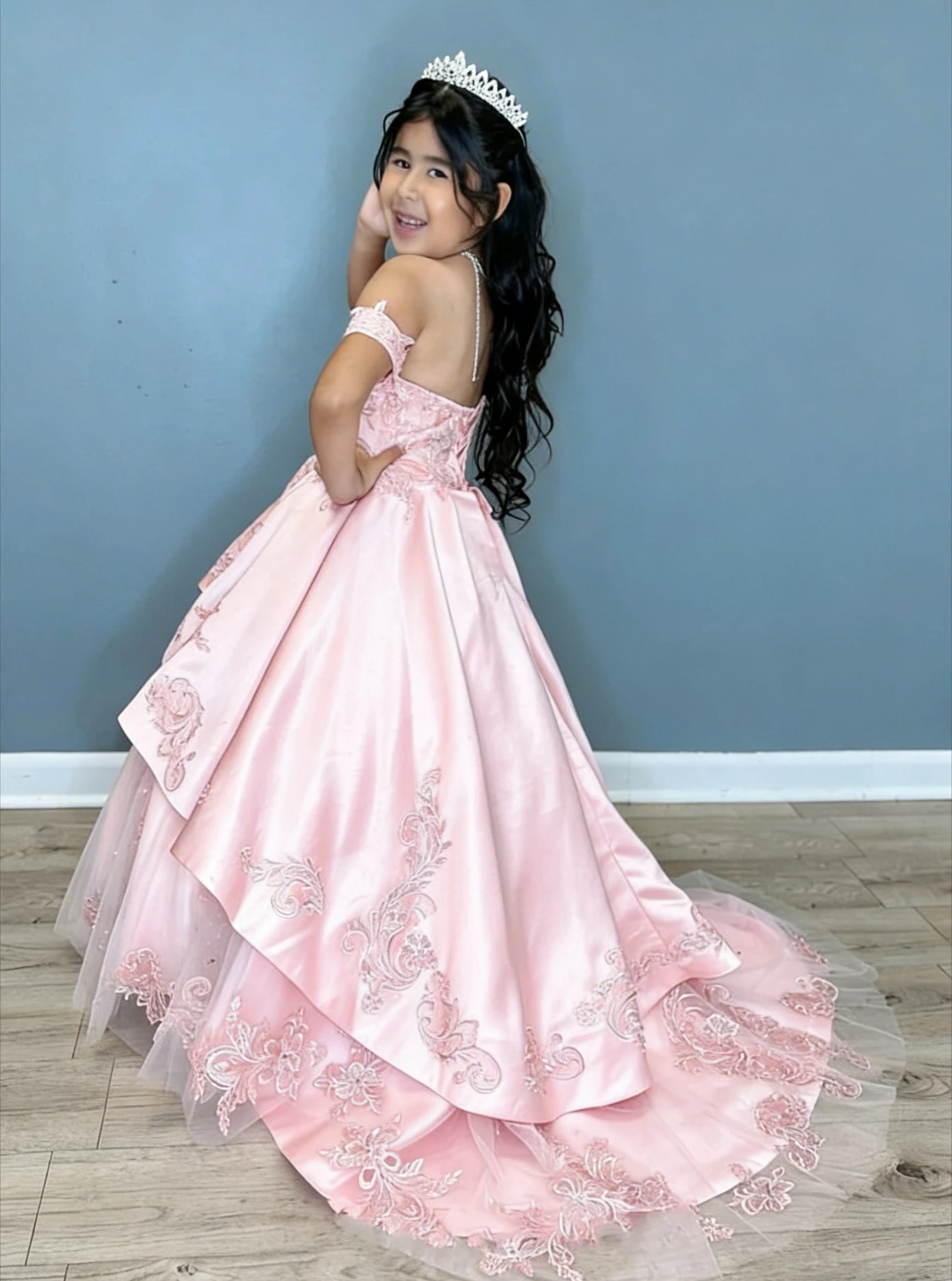 Elegant Pink Satin Customized Flower Girl Dress for Wedding Sleeveless Lace Applique Kids Birthday Party First Communion Gown
Elegant Pink Satin Customized Flower Girl Dress for Wedding Sleeveless Lace Applique Kids Birthday Party First Communion Gown