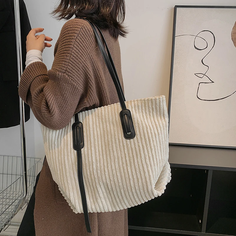 Solid Color Corduroy Women's Shoulder Bag Large Shopping Bag Korean Style Girls Trend Messenger Bag Fashion Messenger Bag
Solid Color Corduroy Women's Shoulder Bag Large Shopping Bag Korean Style Girls Trend Messenger Bag Fashion Messenger Bag