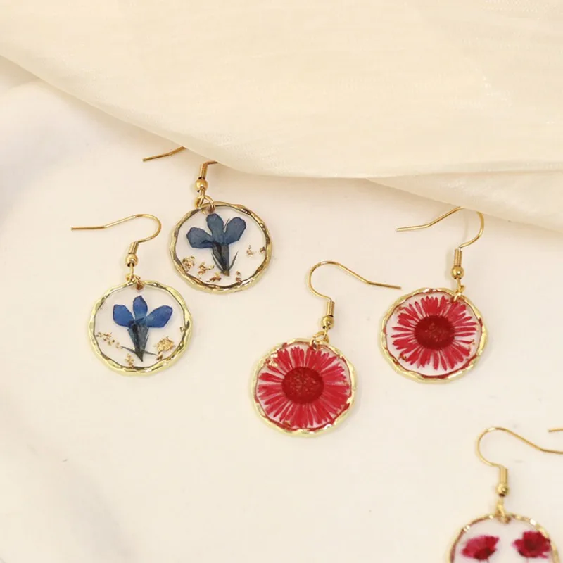 Unique Dried Flower Series Earrings Handmaking Pressed Flower Earrings Epoxy Resin Natural Floral Round Earrings Plant Jewelry
Unique Dried Flower Series Earrings Handmaking Pressed Flower Earrings Epoxy Resin Natural Floral Round Earrings Plant Jewelry