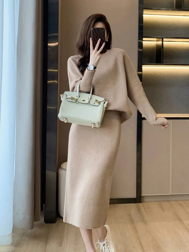 Small Fragrance Style Elegant Temperament Slim Sweater Two-Piece Set Women's New Autumn Winter High-End Knitted Skirt Outfits
Small Fragrance Style Elegant Temperament Slim Sweater Two-Piece Set Women's New Autumn Winter High-End Knitted Skirt Outfits