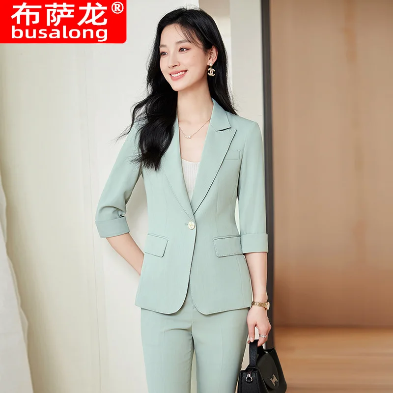 Весенне-осенний новый зеленый маленький костюм с рукавом три четверти, куртка с воротником, женские брюки, профессиональная одежда, простой костюм из двух предметов
Весенне-осенний новый зеленый маленький костюм с рукавом три четверти, куртка с воротником, женские брюки, профессиональная одежда, простой костюм из двух предметов