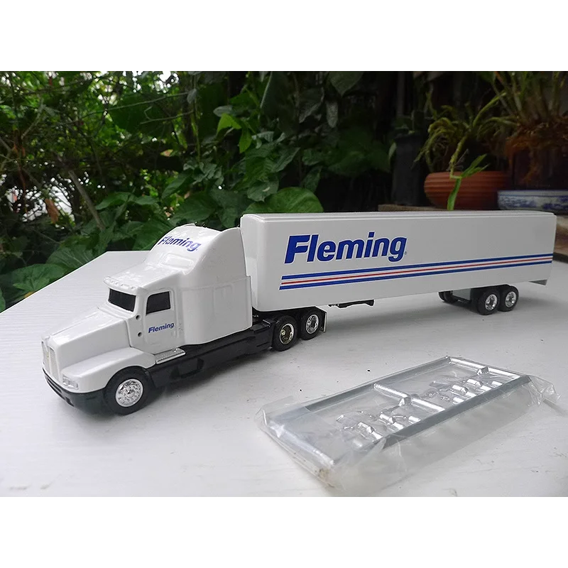 Diecast ERTL 1:64 Scale Fleming Kenworth T600B Alloy Car Model Collectible Toy Gift Souvenir Display Ornament
Diecast ERTL 1:64 Scale Fleming Kenworth T600B Alloy Car Model Collectible Toy Gift Souvenir Display Ornament