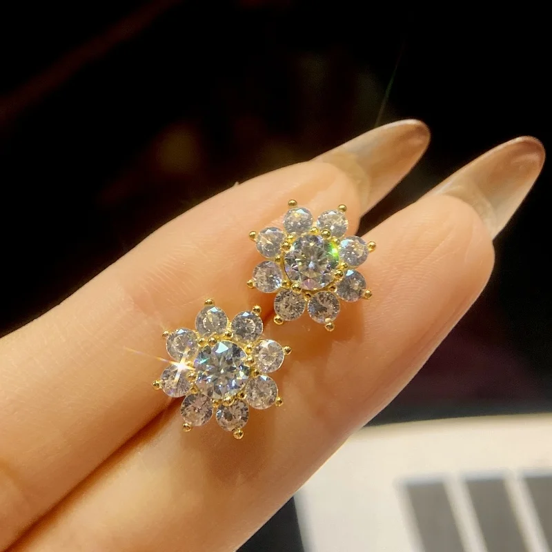 KNB 0.5CT Moissanite Diamond Flower Stud Earrings for Women Real 925 Sterling Silver Solitaire Eternity Wedding Fine Jewelry
KNB 0.5CT Moissanite Diamond Flower Stud Earrings for Women Real 925 Sterling Silver Solitaire Eternity Wedding Fine Jewelry