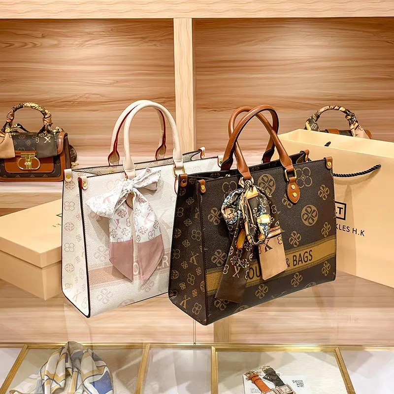 Luxury Brand Famous Designer Leather Diaper Bags For Women Elegant Classic Large Capacity Minimalist Shoulder Bag Paris
Luxury Brand Famous Designer Leather Diaper Bags For Women Elegant Classic Large Capacity Minimalist Shoulder Bag Paris