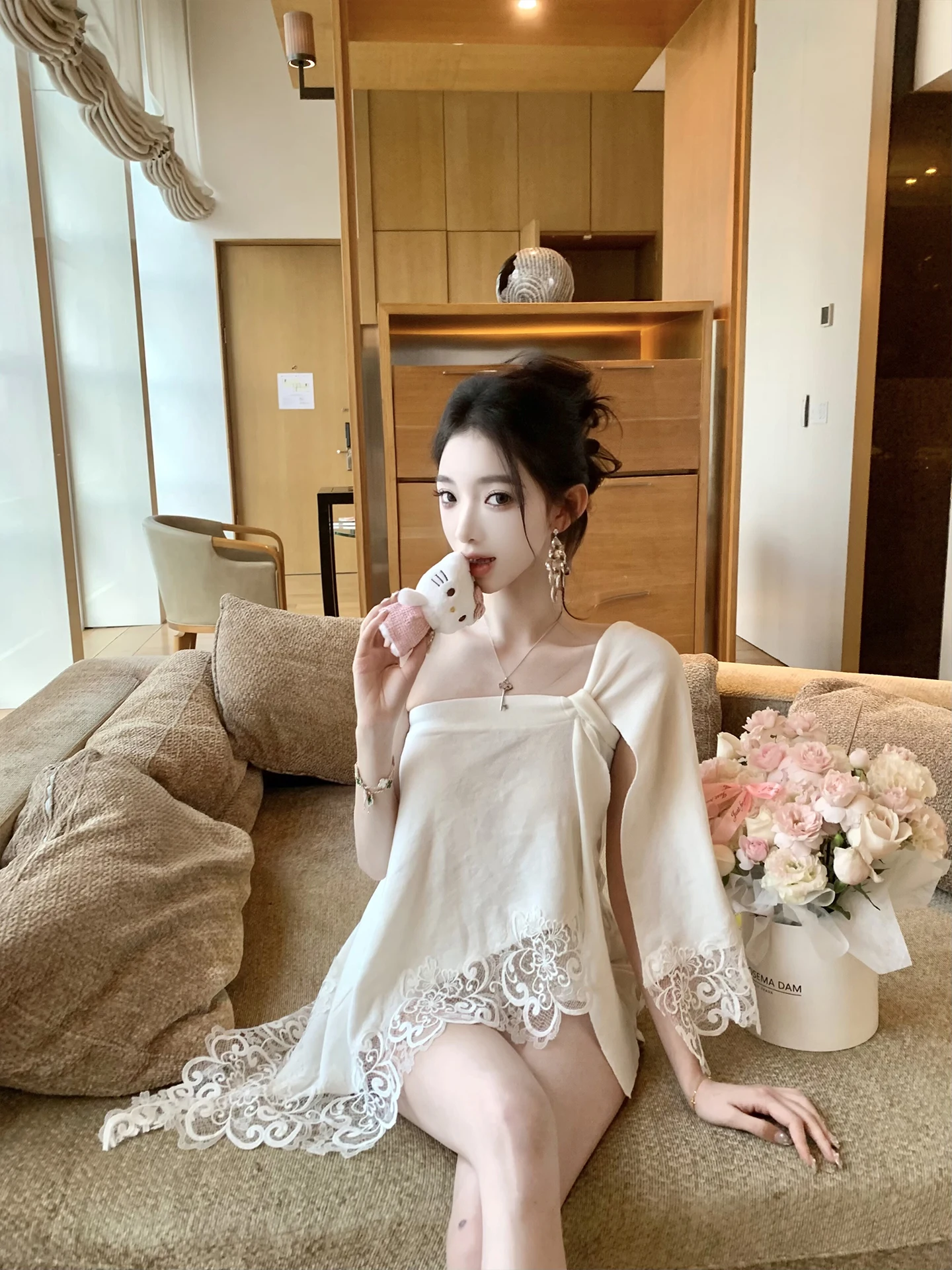 Женский трикотажный топ Pure White Muses Design J Studio, свободный крой, универсальный, скрывающий недостатки фигуры, стройнящий, для весеннего повседневного образа
Женский трикотажный топ Pure White Muses Design J Studio, свободный крой, универсальный, скрывающий недостатки фигуры, стройнящий, для весеннего повседневного образа