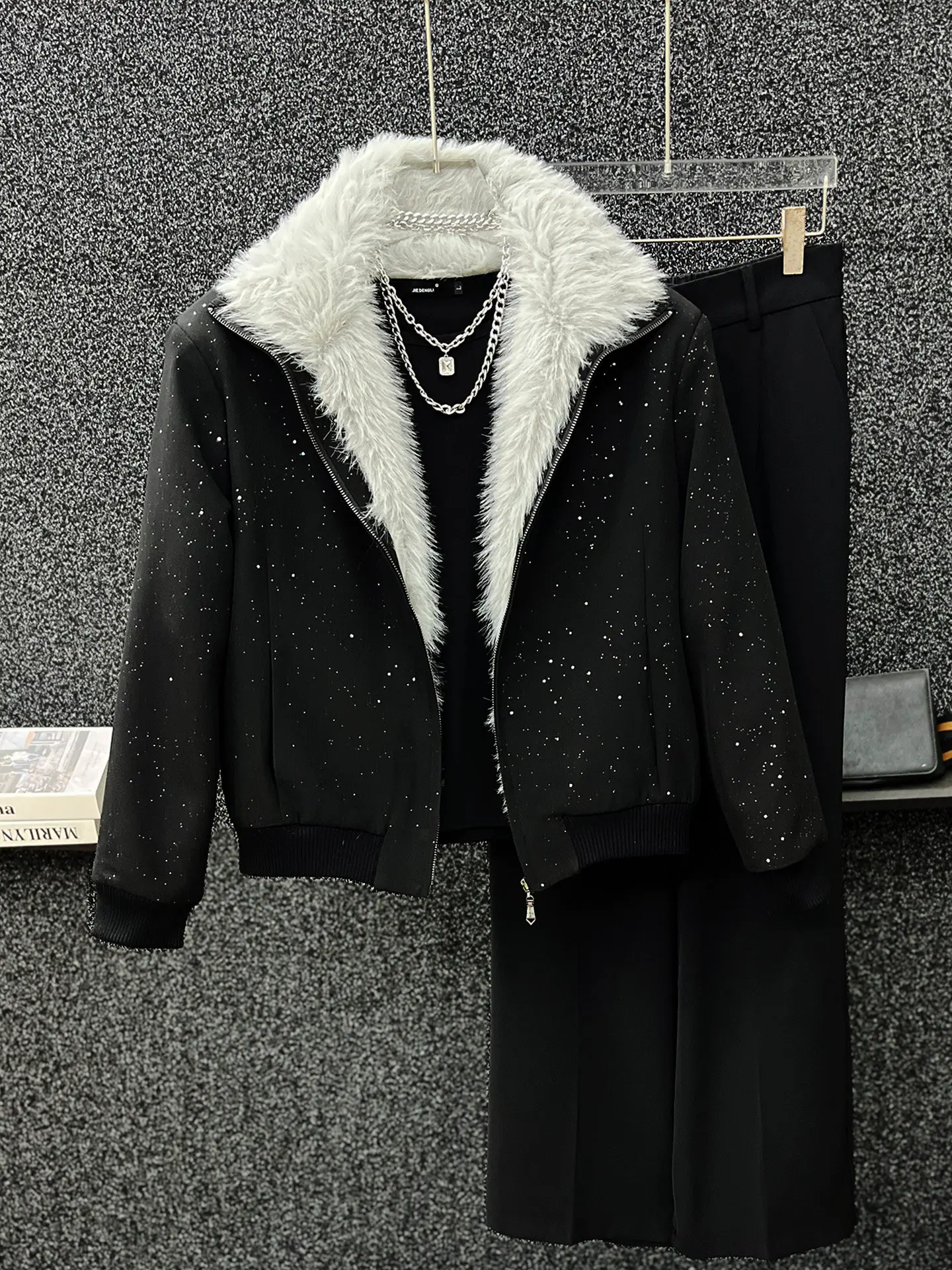 Winter Thiened Men's Jaet Zipper Closure Fur Collar ort Warm Casual Faion Polyester Cotton Blend Youth ular Sle
Winter Thiened Men's Jaet Zipper Closure Fur Collar ort Warm Casual Faion Polyester Cotton Blend Youth ular Sle