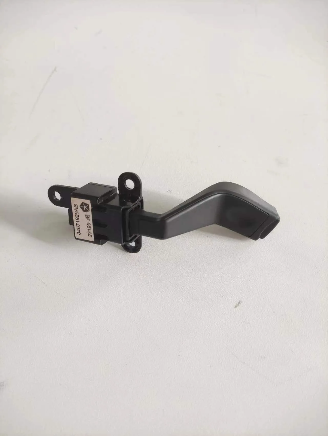 Переключатель 04671929AB 4671929AB для Jeep Wrangler Compass Chrysler Platinum 2006-2011 (контроллер скорости)
Переключатель 04671929AB 4671929AB для Jeep Wrangler Compass Chrysler Platinum 2006-2011 (контроллер скорости)
