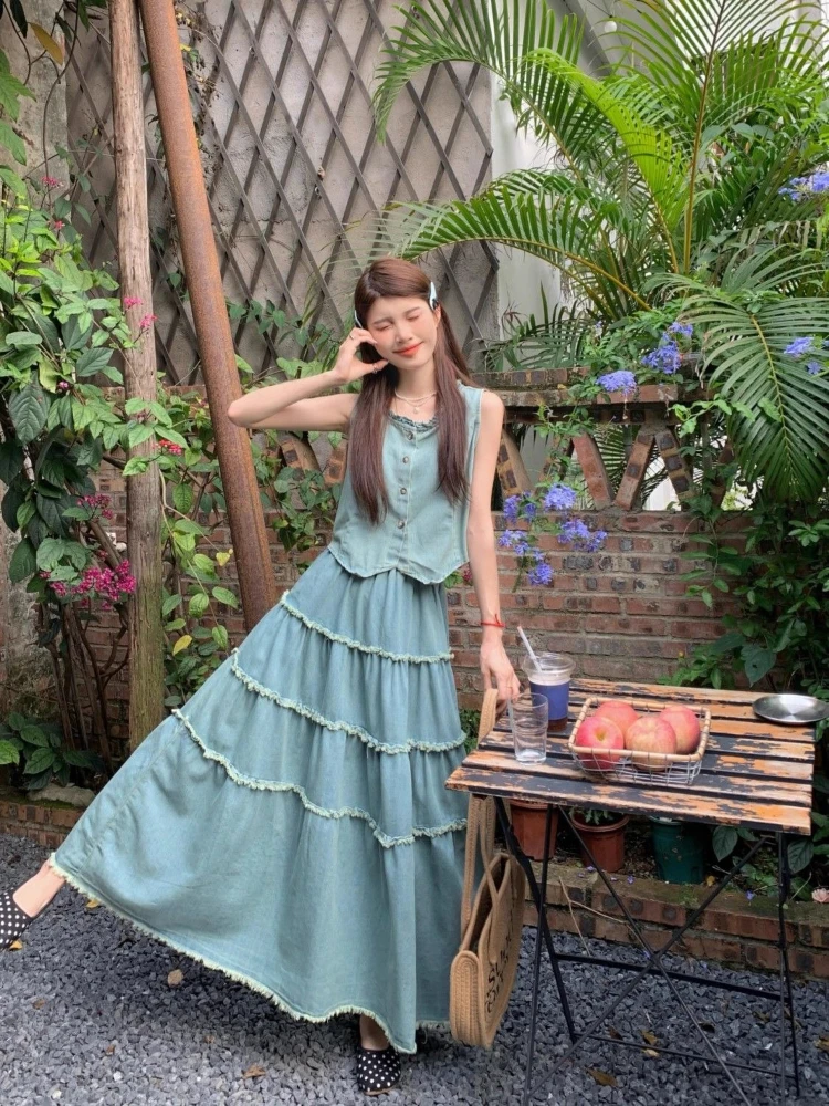 Women's Summer Fashion Set 2026 New Arrival Sleeveless Denim Vest Top High Waist A Line Skirt Two Piece Outfit
Women's Summer Fashion Set 2026 New Arrival Sleeveless Denim Vest Top High Waist A Line Skirt Two Piece Outfit