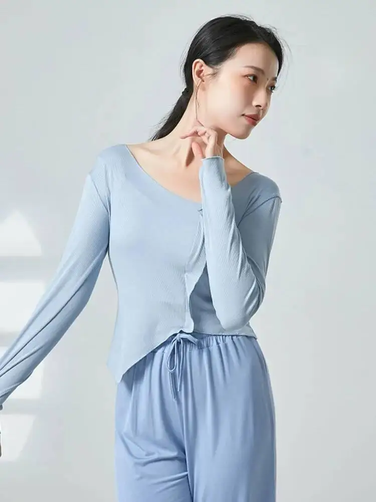 Irregular Hem Long Sleeve Dancewear Top for Female Classical Dance Plain Color Slim Fit Costume for Practice Stage Performances
Irregular Hem Long Sleeve Dancewear Top for Female Classical Dance Plain Color Slim Fit Costume for Practice Stage Performances