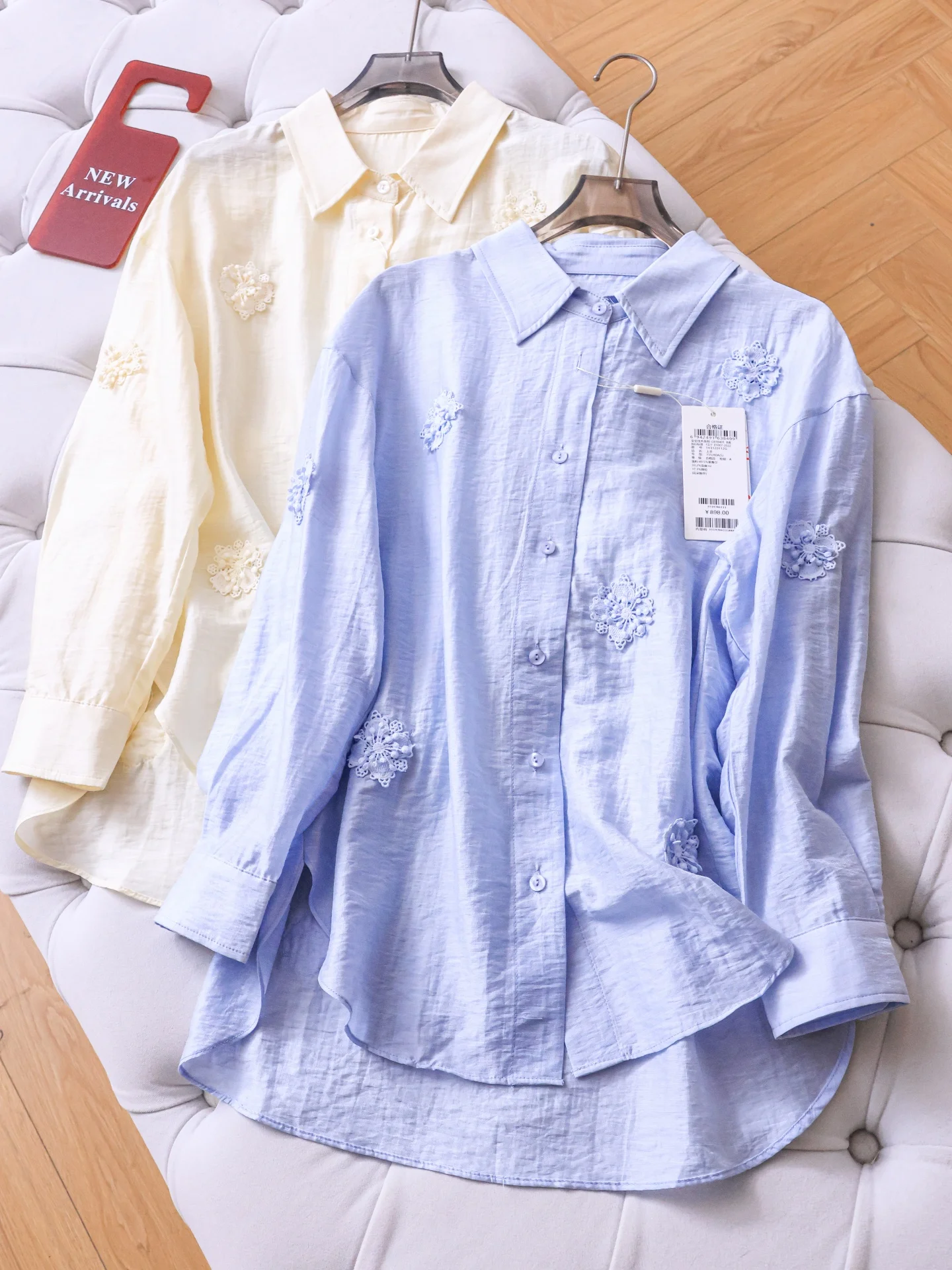 Spring 2026 Women's Loose Long Sleeve Shirt Stand Collar Commute Style 3D Lace Floral Design Breathable Comfortable Casual Top
Spring 2026 Women's Loose Long Sleeve Shirt Stand Collar Commute Style 3D Lace Floral Design Breathable Comfortable Casual Top