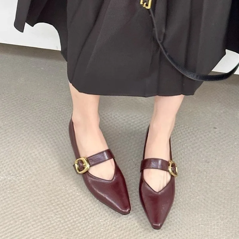 New Spring and Autumn Women's Simple Low Top Shoes Comfort Sale One-Shaped Buckling Design Pointed Toe Light Heels Women Shoes
New Spring and Autumn Women's Simple Low Top Shoes Comfort Sale One-Shaped Buckling Design Pointed Toe Light Heels Women Shoes