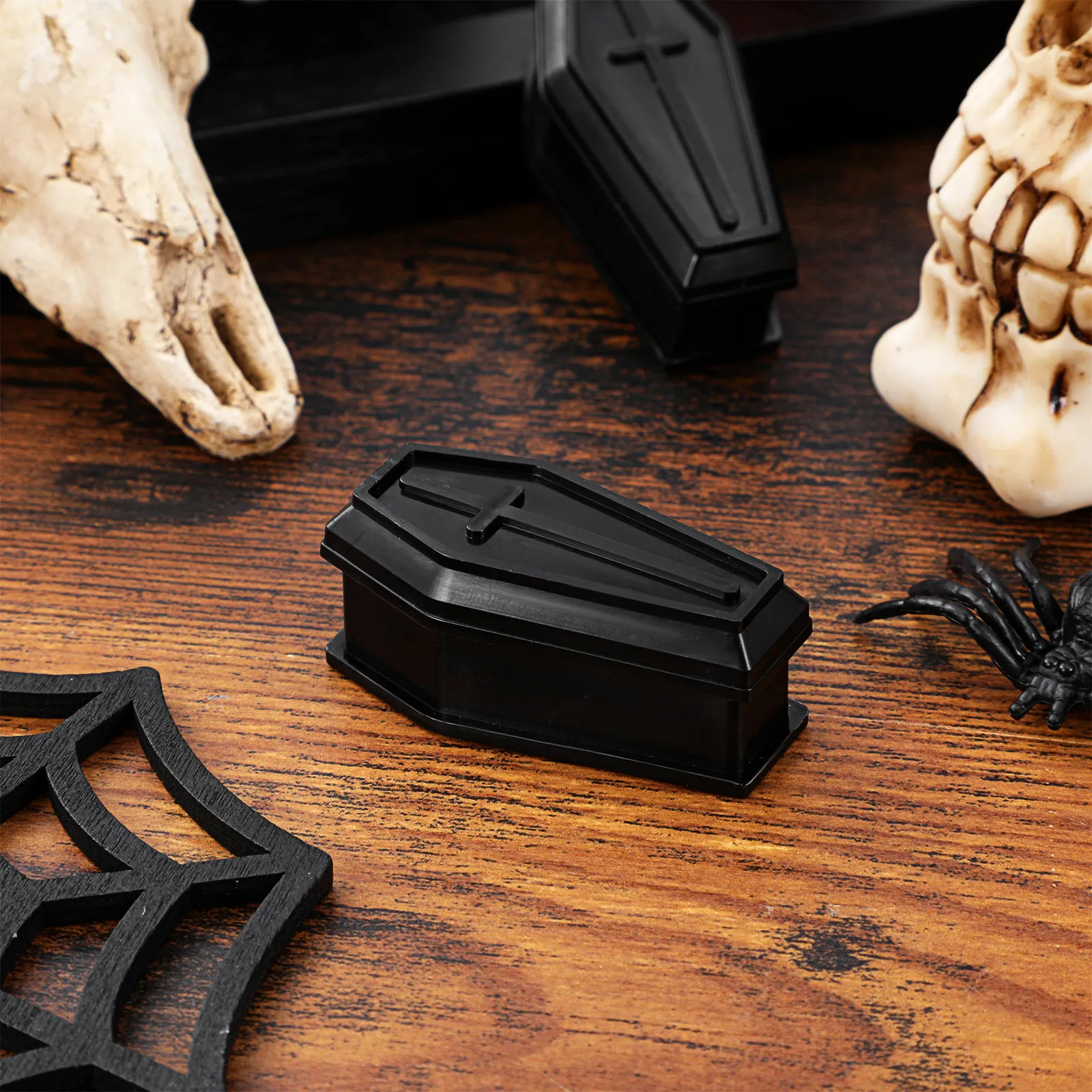 2Pcs Classic Chic Coffin Treat Box with Lid Light Portable Festive Decor Fun Prank Prop for Carnival Nightclub Bar Party
2Pcs Classic Chic Coffin Treat Box with Lid Light Portable Festive Decor Fun Prank Prop for Carnival Nightclub Bar Party