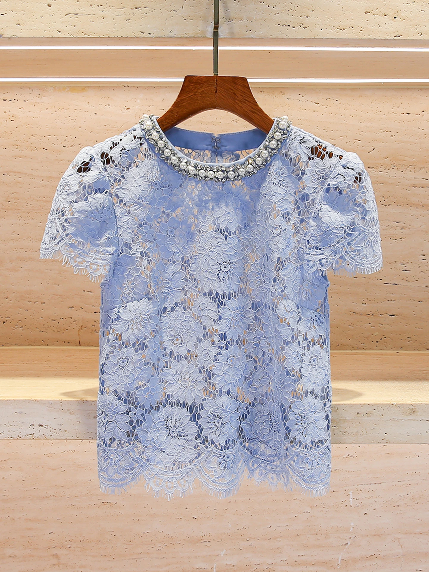 Luxury Women's T-irt Hollow out Lace Beaded Diamond irt Fem Upper Apparel Small Fraance Sle Straight Cut ort Sve
Luxury Women's T-irt Hollow out Lace Beaded Diamond irt Fem Upper Apparel Small Fraance Sle Straight Cut ort Sve