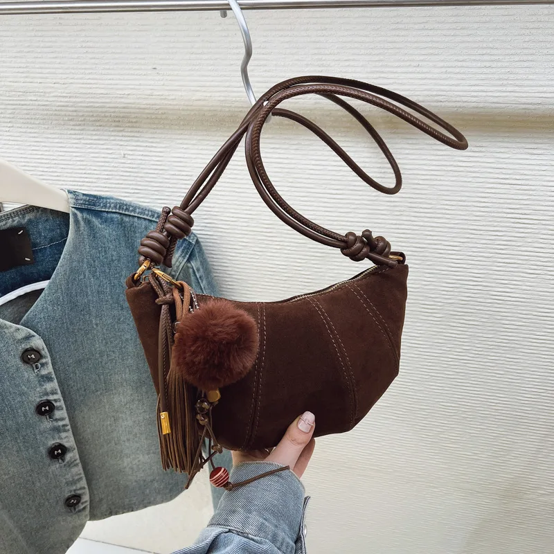 Новинка 2023 года, женская матовая сумка в форме полумесяца Mocha, винтажная сумка через плечо-хобо, мягкая коричневая сумка через плечо, текстурированная и универсальная
Новинка 2023 года, женская матовая сумка в форме полумесяца Mocha, винтажная сумка через плечо-хобо, мягкая коричневая сумка через плечо, текстурированная и универсальная 