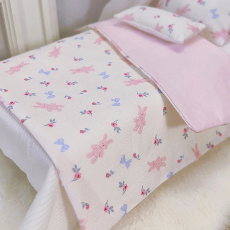 1:12 Dollhouse Bedding Four Piece Set Dollhouse Bedroom Bed Sheet Quilt Pillow Decoration Dolls House Micro Scene Ornament
1:12 Dollhouse Bedding Four Piece Set Dollhouse Bedroom Bed Sheet Quilt Pillow Decoration Dolls House Micro Scene Ornament