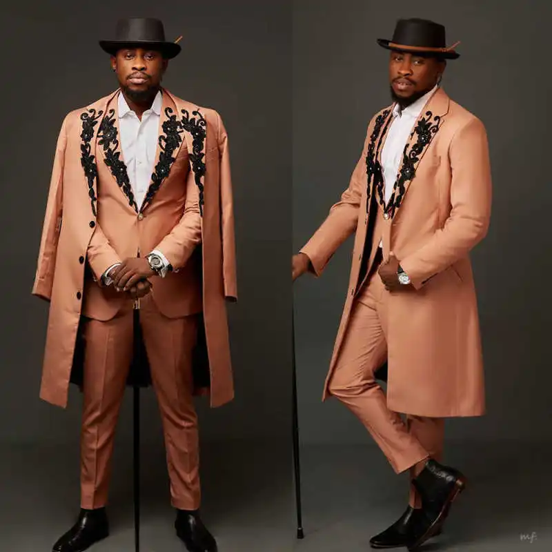 Classic Men Suits 3 Pieces Coat Blazer Pant Single Breasted Appliques Evening Party Wedding Tuxedos Customized trajes de hombre
Classic Men Suits 3 Pieces Coat Blazer Pant Single Breasted Appliques Evening Party Wedding Tuxedos Customized trajes de hombre