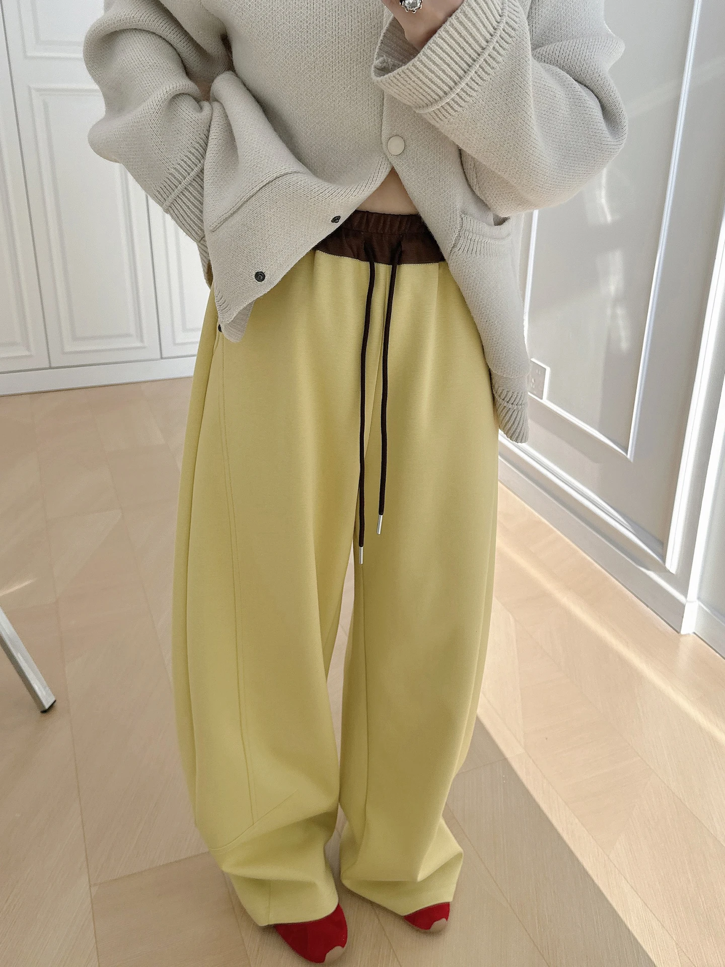 High Waist Large Size Women's Loose Knife Sport Pants Banana Sweatpants Casual Comfortable Cotton Polyester Blend Pants
High Waist Large Size Women's Loose Knife Sport Pants Banana Sweatpants Casual Comfortable Cotton Polyester Blend Pants