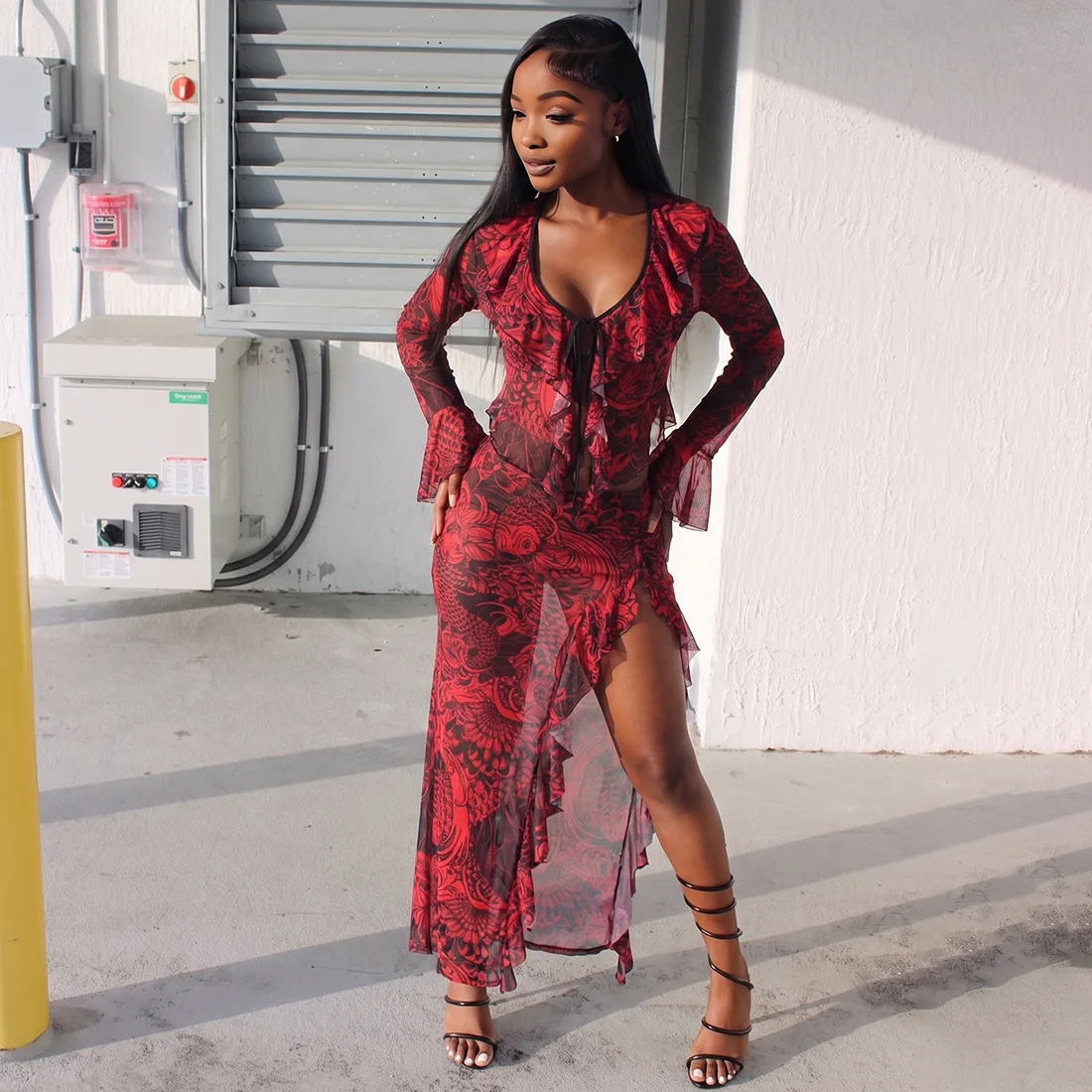 STYLISH LADY Retro Print V Neck Flare Sleeve Mesh Top And High Slit Skirt 2026 Summer Women Ruffle Trim Club Party 2 Piece Set
STYLISH LADY Retro Print V Neck Flare Sleeve Mesh Top And High Slit Skirt 2026 Summer Women Ruffle Trim Club Party 2 Piece Set