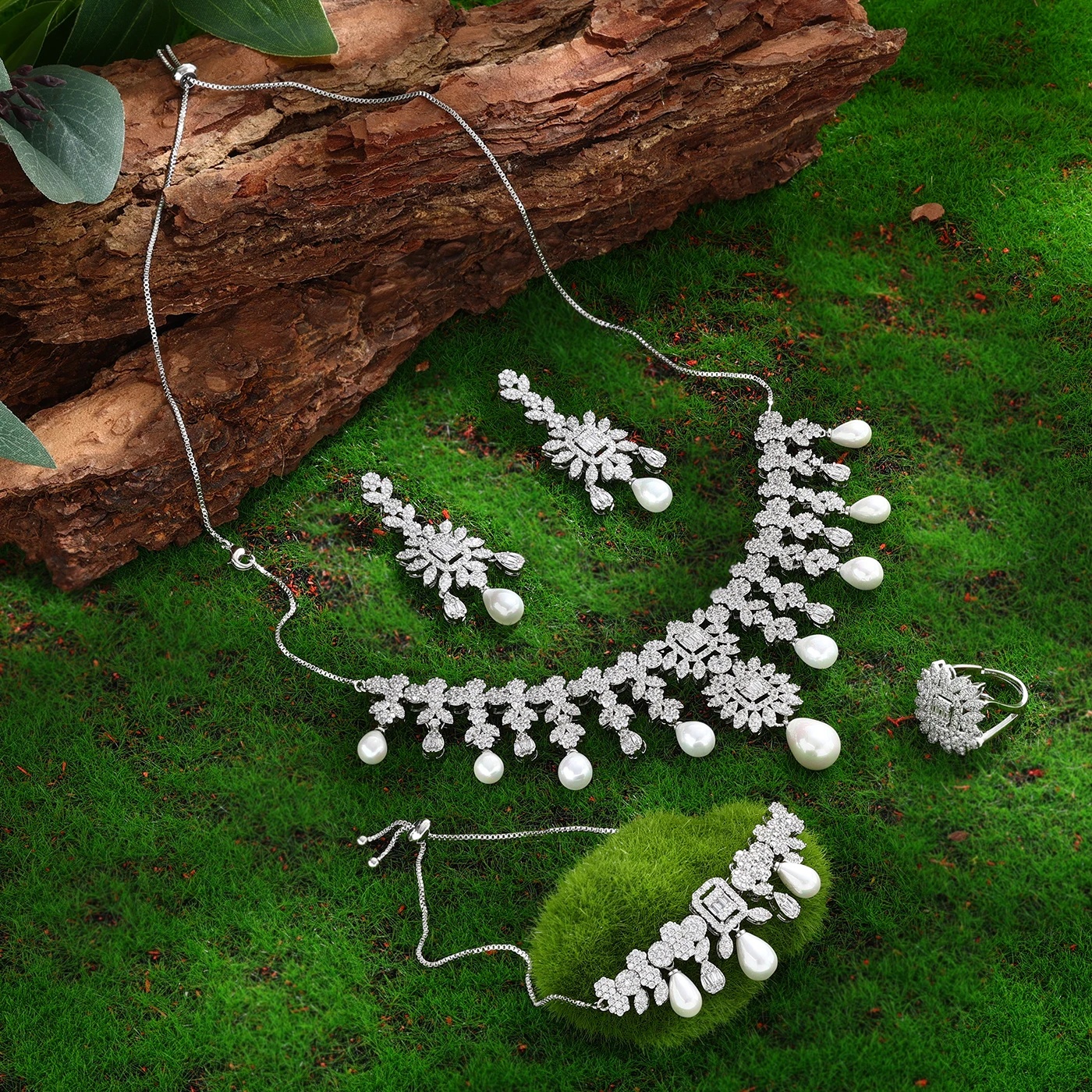 2023 New 4-piece Cubic Zirconia Women's Jewelry Necklace Earrings Bracelet Rings Bridal Wedding Jewelry Set
2023 New 4-piece Cubic Zirconia Women's Jewelry Necklace Earrings Bracelet Rings Bridal Wedding Jewelry Set