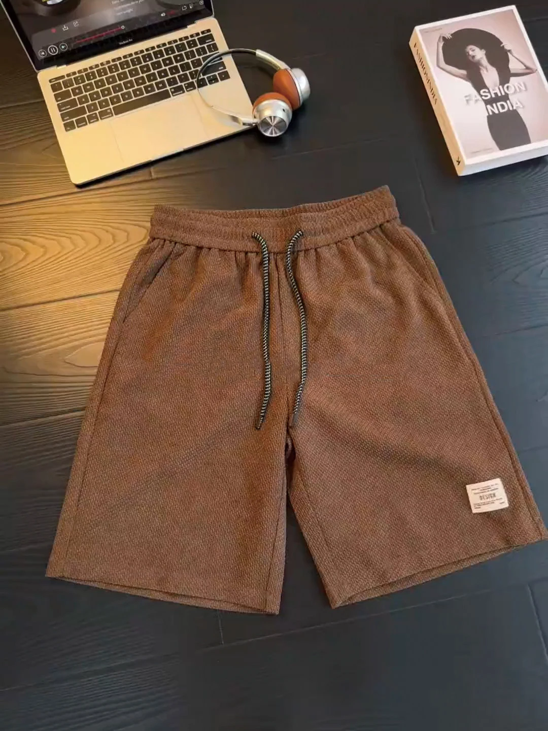 Retro Honeycomb Texture Men's Short Pants Breathable Outdoor Wear Summer Sports Five-Quarter Length Comfortable Elastic Waist
Retro Honeycomb Texture Men's Short Pants Breathable Outdoor Wear Summer Sports Five-Quarter Length Comfortable Elastic Waist