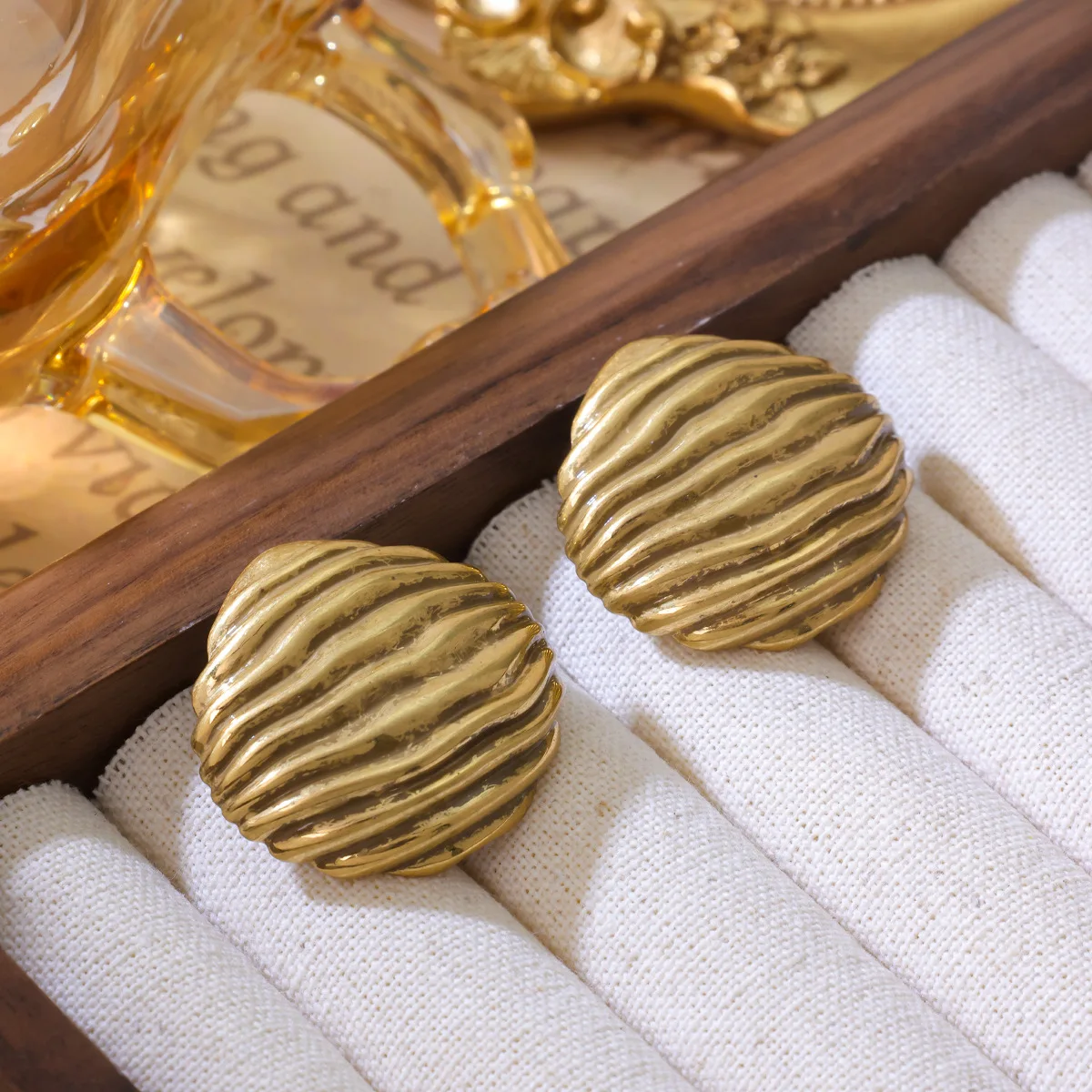 Ocean Shell Earrings Light Luxury Niche Design Fashion Simple Versatile S925 Silver Needle Earrings
Ocean Shell Earrings Light Luxury Niche Design Fashion Simple Versatile S925 Silver Needle Earrings