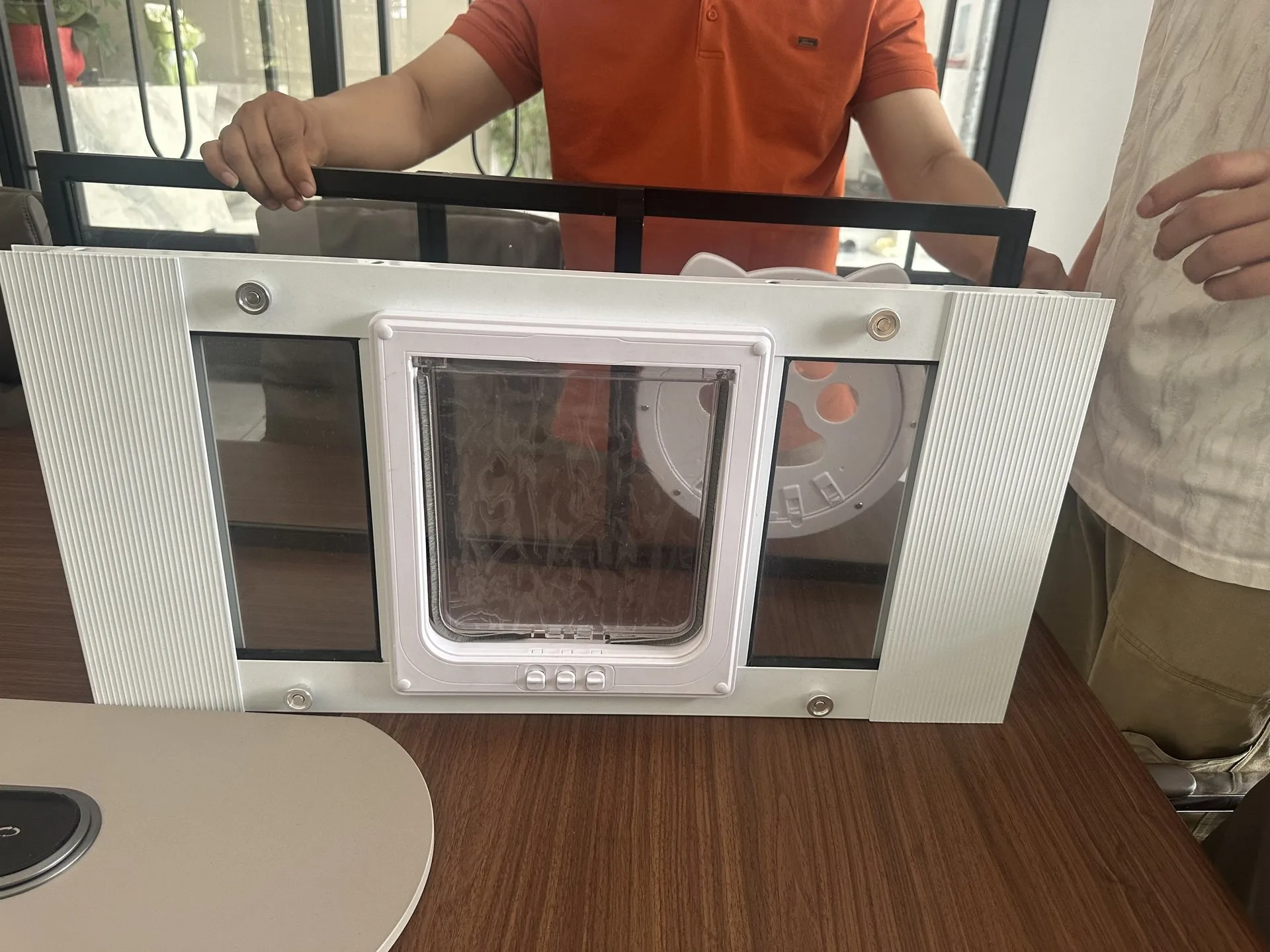 Cat Door for Window, Quick Install No Drilling, Fits 27-32 Inch Windows, Aluminum Frame with 4 Lock Modes for Pet Access Control
Cat Door for Window, Quick Install No Drilling, Fits 27-32 Inch Windows, Aluminum Frame with 4 Lock Modes for Pet Access Control