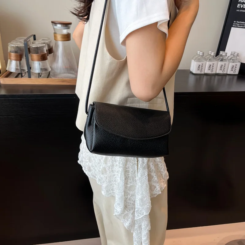 Fashion New Women's Trendy PU Leather Single Shoulder Crossbody Bag Simple Casual Commuting Storage Small Square Bags
Fashion New Women's Trendy PU Leather Single Shoulder Crossbody Bag Simple Casual Commuting Storage Small Square Bags