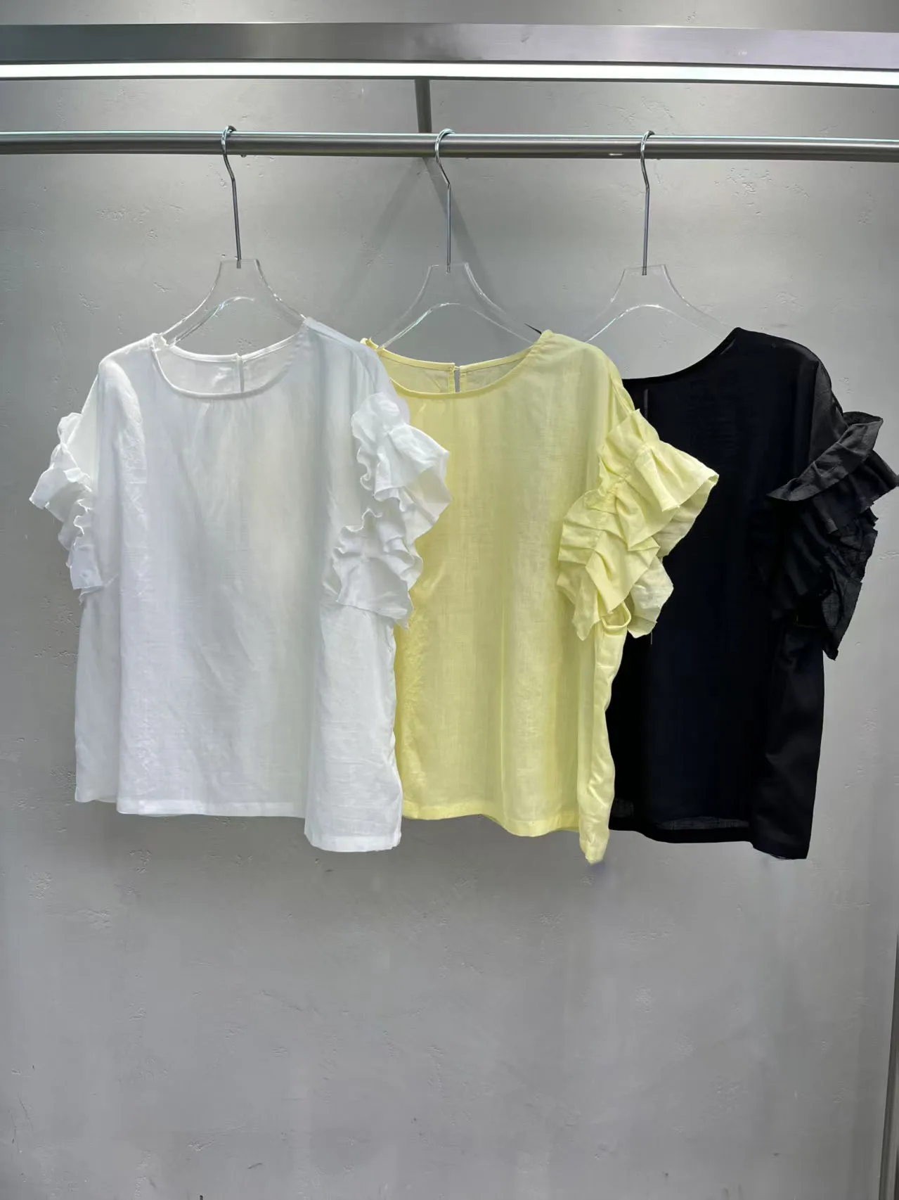 Loose Women's Short Sleeve Shirt Summer 2026 round Neck Slimming Gathers Design Casual Style Multi-Color Casual Shirt
Loose Women's Short Sleeve Shirt Summer 2026 round Neck Slimming Gathers Design Casual Style Multi-Color Casual Shirt
