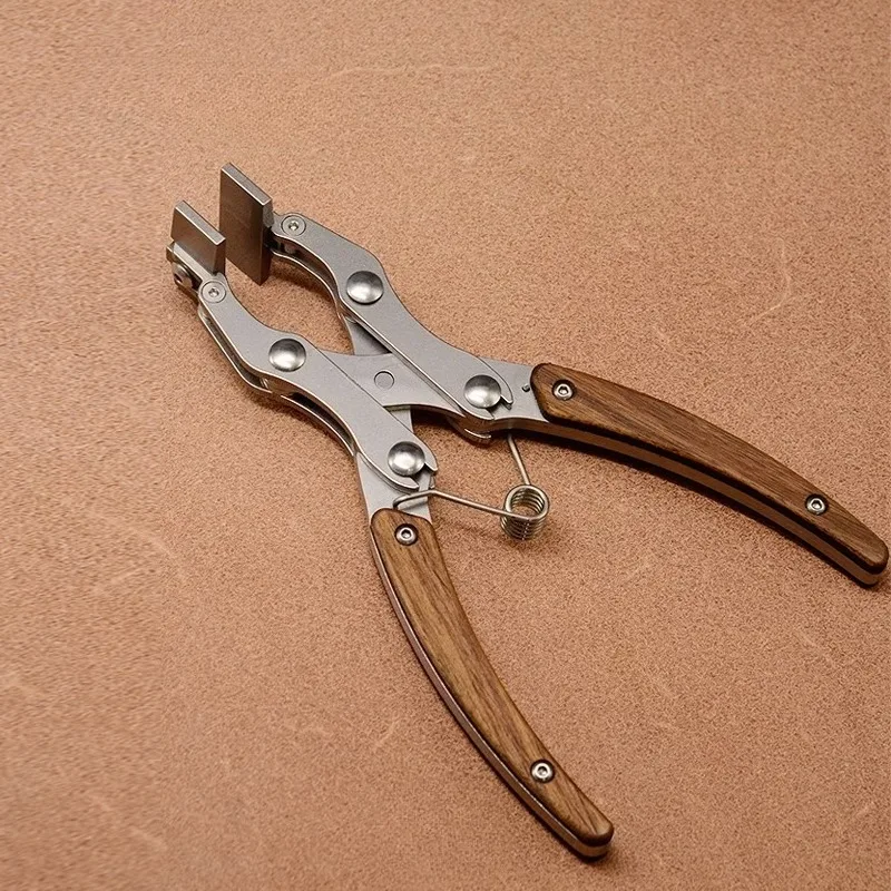 Parallel pliers leather DIY handmade leather pliers glue clamping pressing line bonding flat tool
Parallel pliers leather DIY handmade leather pliers glue clamping pressing line bonding flat tool