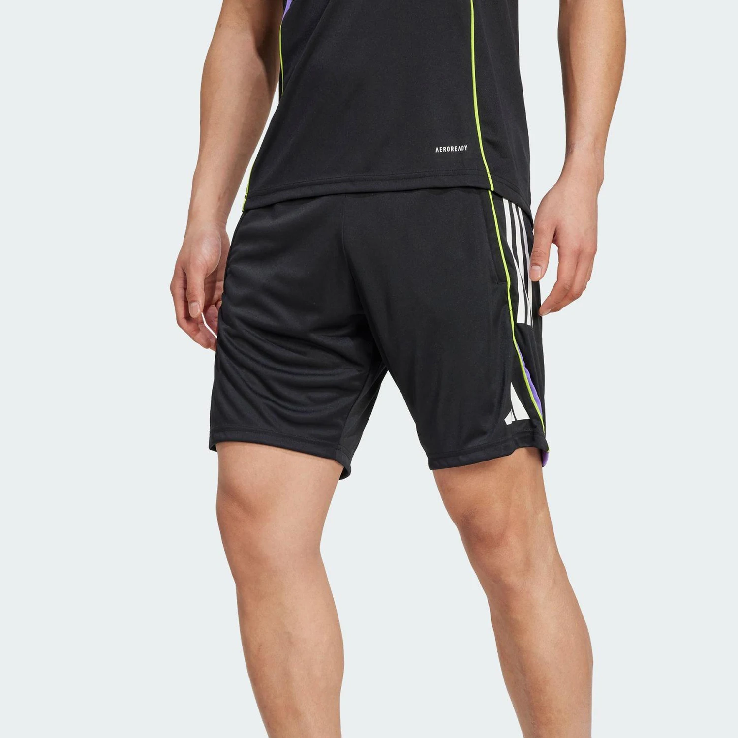 Оригинальные летние мужские трикотажные шорты для тренировок по футболу Adidas Originals JW4361
Оригинальные летние мужские трикотажные шорты для тренировок по футболу Adidas Originals JW4361