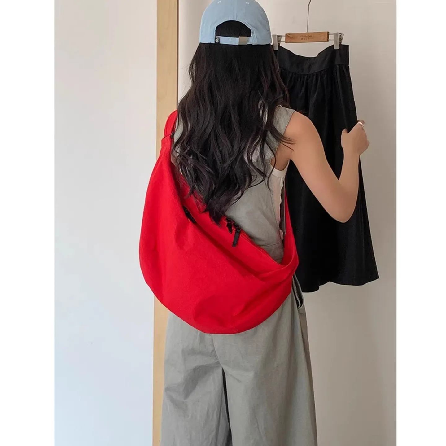 YIFAN Fashion Women's Messenger Bag Fashion Ladies Nylon Hobos Large Shoulder Bags Vintage Female Girls Purse Cloth Handbags
YIFAN Fashion Women's Messenger Bag Fashion Ladies Nylon Hobos Large Shoulder Bags Vintage Female Girls Purse Cloth Handbags